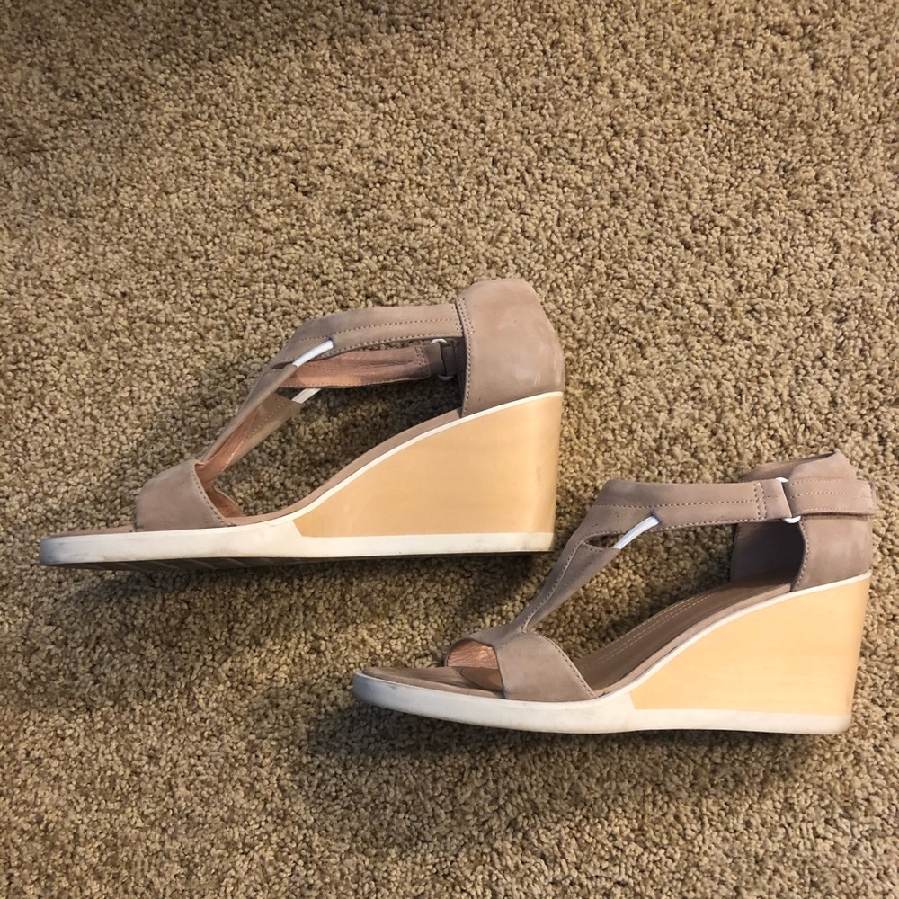 Like New Camper Wedges